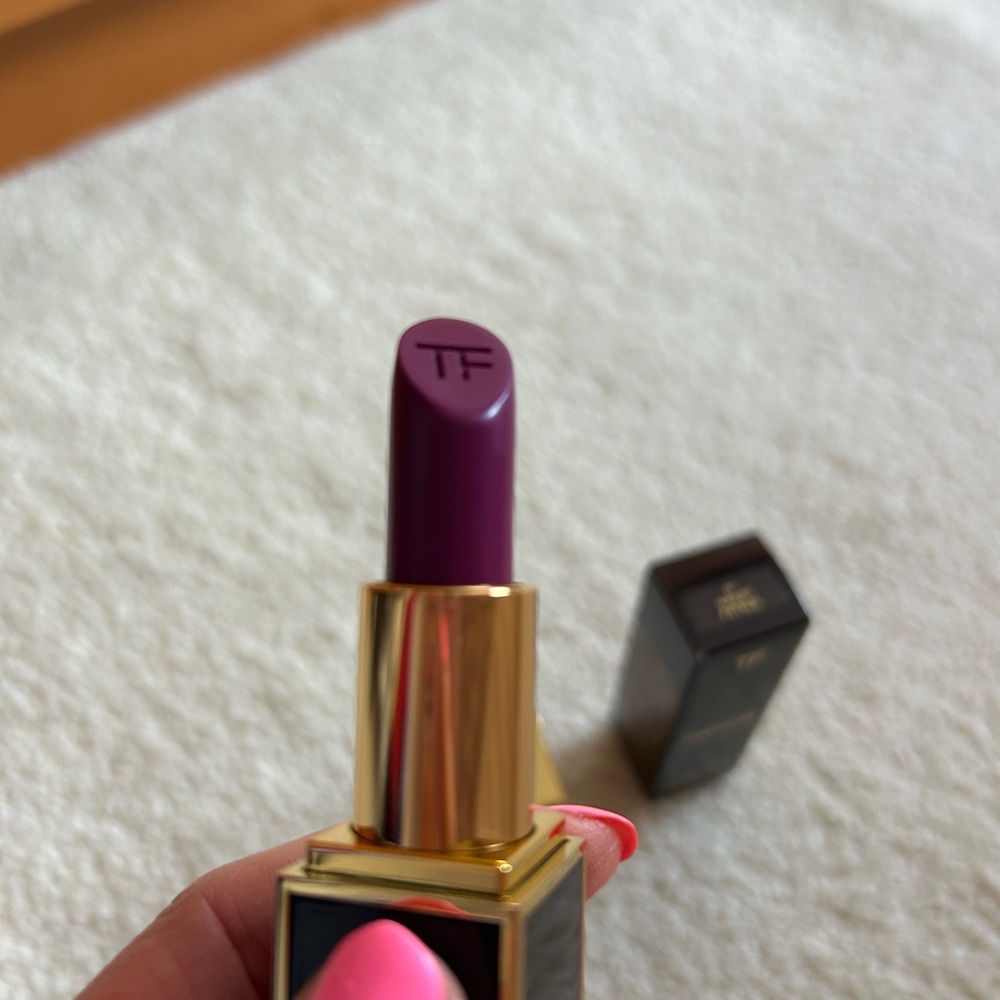 FINAL SALE Tom Ford Lipstick Violet Fatale - Deep Violet - Picture 2 of 6